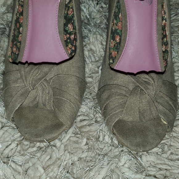 Heels - Picture 4 of 6